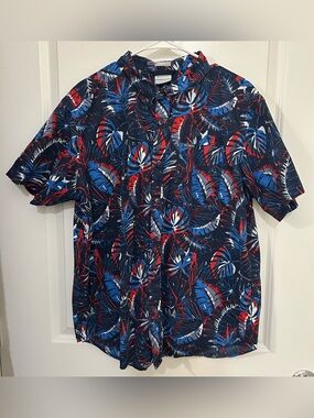 Columbia Men’s Hawaiian Shirt Red White Blue Floral AOP 4th of July Resort Beach